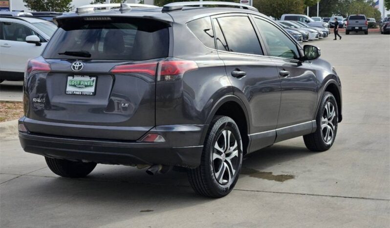 
								Used 2017 Toyota RAV4 full									