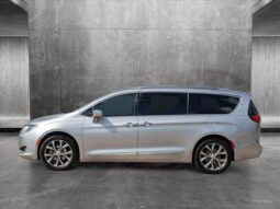 
										Used 2017 Chrysler Pacifica full									