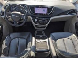 
										Used 2022 Chrysler Pacifica full									